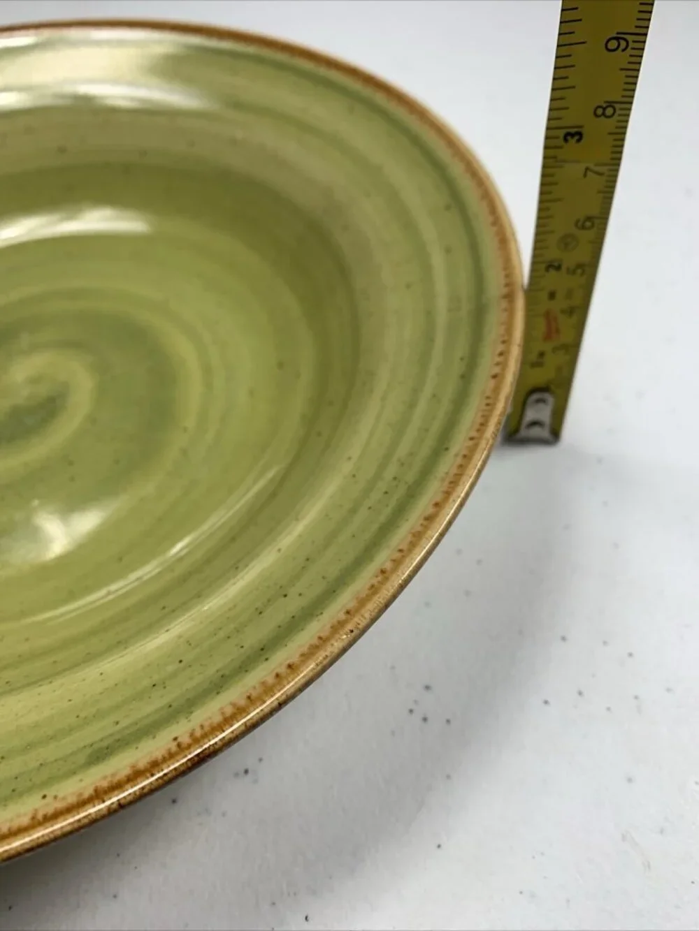 Thomson Pottery, Swirl Pattern Diameter Large Rim Soup Bowl Pasta Green